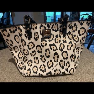 Dooney & Bourke hand bag